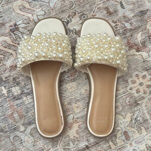 Elegant Cream Pearl Embellished Slides